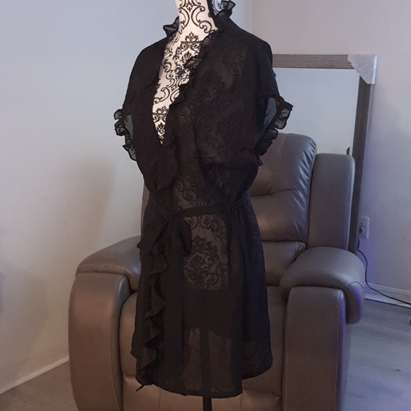 Black Robe - Picture 2 of 4